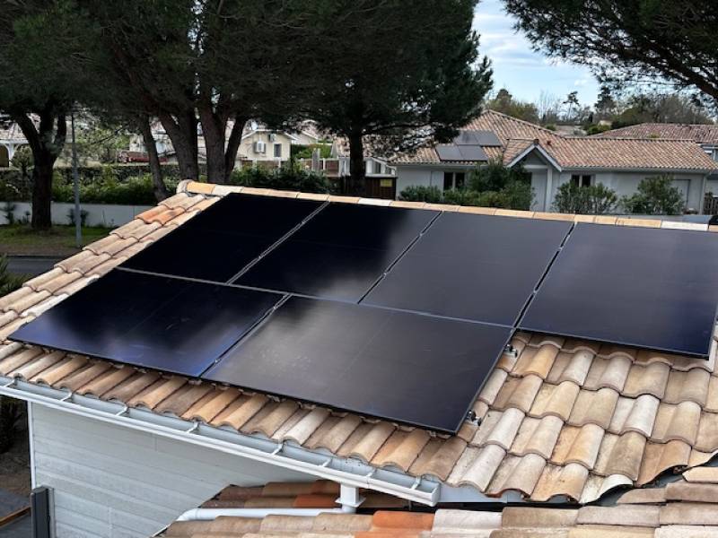 panneaux photovoltaique Andernos-les-Bains sur toiture plate