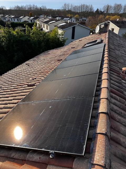 kit de 6 kWc monophasé ou 9 kWc triphasé panneaux Sunpower