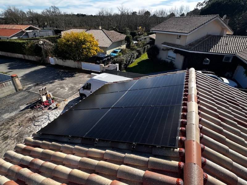 micro-onduleurs Enphase couplés à des panneaux Sunpower